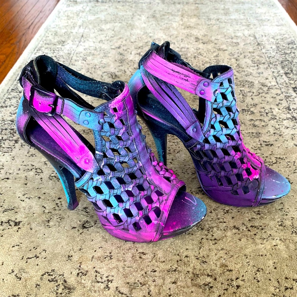 Genuine leather hand painted pumps from @artxbeauti